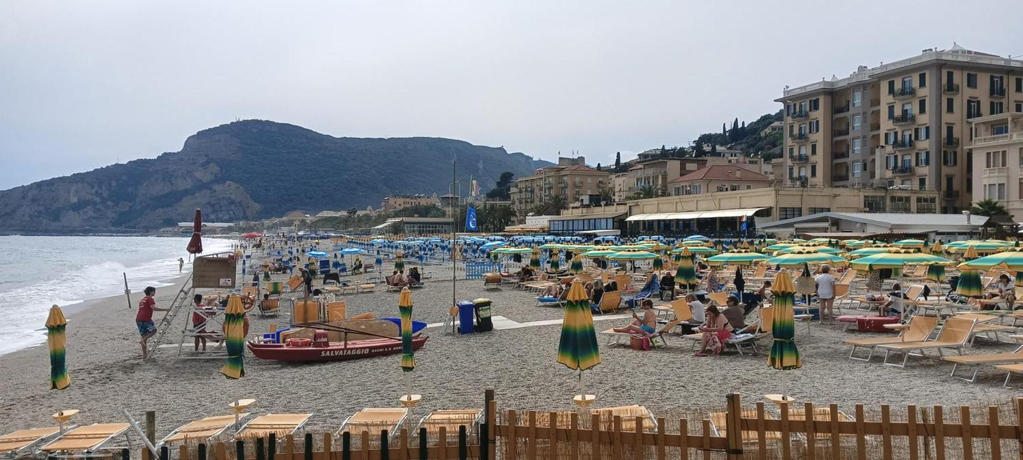 Piccolo Hotel Holiday Center Finale Ligure Dış mekan fotoğraf