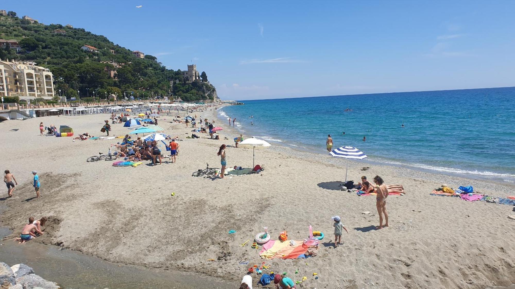 Piccolo Hotel Holiday Center Finale Ligure Dış mekan fotoğraf