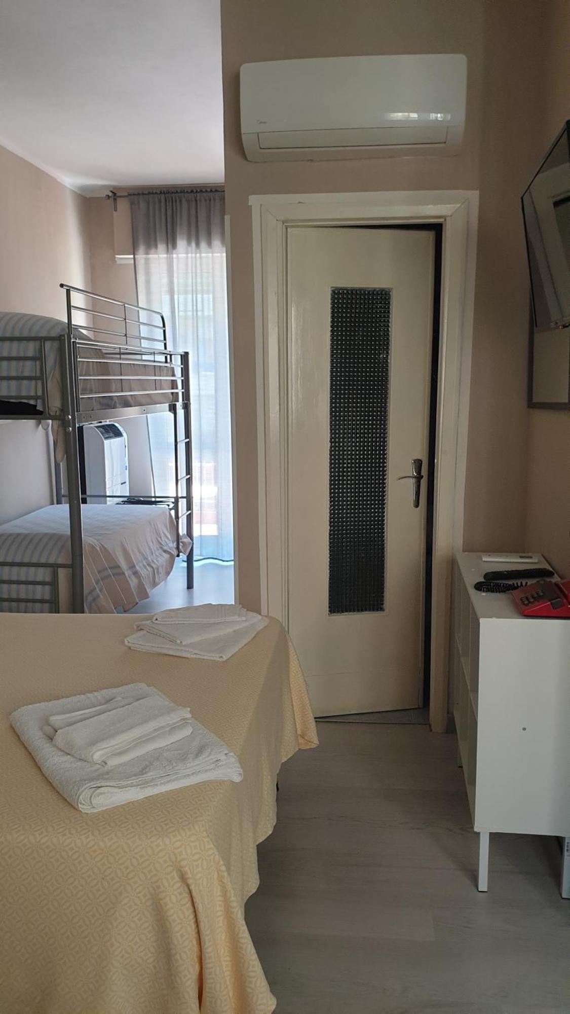 Piccolo Hotel Holiday Center Finale Ligure Dış mekan fotoğraf